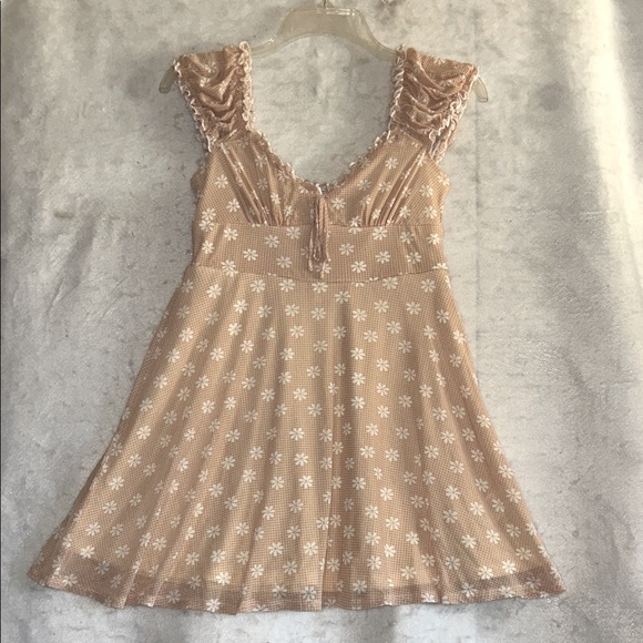 Urban Outfitters Pinkish Tan Floral Sleeveless Mini Dress size M - Picture 1 of 10
